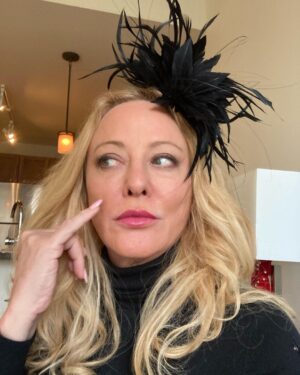 Virginia Madsen Instagram - One must always make an effort for High Tea. #fascinator #fashion #empresshotel @robertashats