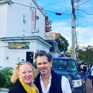Virginia Madsen Instagram - Nick and I having fun meeting everyone for the #fanfestsociety #gilmoregirls #teamrobert @narcissusholmes @shellycole88 #rightbeforeigo #maine