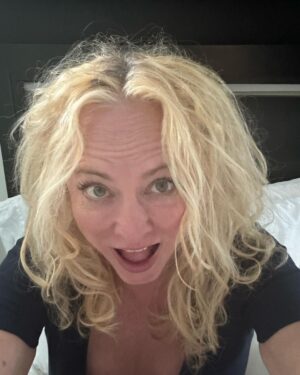 Virginia Madsen Instagram - Home hair care fuc-up.  #lessonlearned #boxcolor well, I tried.  Kinda fun tho’ I’ll just get them bedazzled jeans and get er DONE!