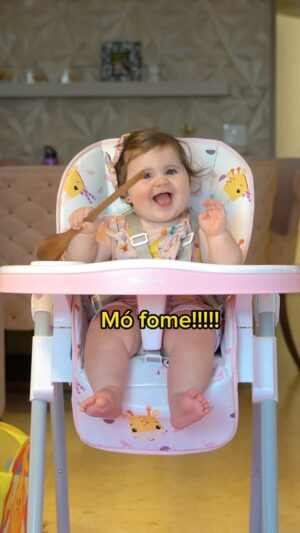Vitória Moraes Instagram - Brinquedo X objeto 😂💜 Conta aí mamães qual objeto da sua casa seu filho é apaixonado e gosta mais que os brinquedos kkkk