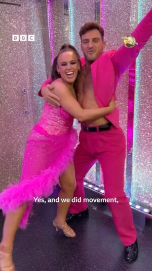 Vito Coppola Instagram - Putting the show into showgirl, @ellielouiseleach and @vitocoppola’s sizzling Samba brought music and passion to the Ballroom tonight 😻 #Strictly
