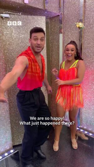 Vito Coppola Instagram - @ellielouiseleach can’t be tamed, she’s unleashing all the moves tonight in this Jive! with @vitocoppola_real 🤩 #Strictly