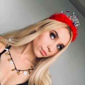 Vivian Hicks Instagram - Grateful for all that’s happened this year. Let’s make 2020 one to remember!! 🎉#2020 #happynewyear #happynewyear2020