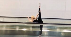 Vivian Hicks Instagram - Gliding into 2020 like... 🎶🎉 comment your country flag🇨🇦& tag @tonesandi #tonesandi #dancemonkey #dance #2020
