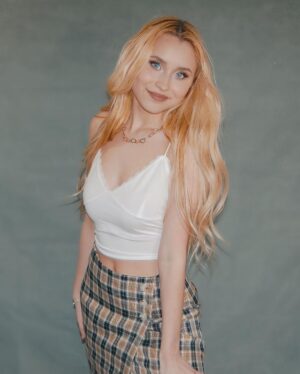 Vivian Hicks Instagram - It’s Black Friday check out @romwe_fun and Get a extra 15% off ALL orders using my CODE “Vivian5” until December 6th! link in my bio 🌸  #romwe #fashion #singer #romweblackfriday #romwefun #blackfriday #romwegirls #romwefashion #RomwecyberMonday