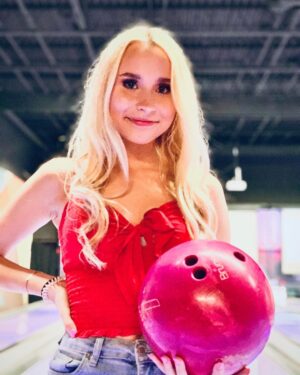 Vivian Hicks Instagram - OMG THANK YOU to everyone who made my sweet 16 special!! 🎈I will never forget it! Shout out to @champs_fec_milton for hosting my party, hooking us up with VIP private room. The food there was also next level! Also a special thanks for my people at @kellysbake who spoiled me with their vegan/gluten free cake & cupcakes 🧁 🎂 🔥🤯 #sweetsixteen #birthday #happy #champsfec #instabirthday #vip #vivianhicks #teamv #music