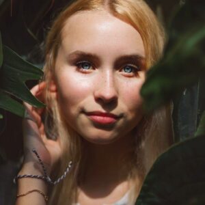 Vivian Hicks Instagram - Stay curious , Stay excited, Stay driven .... and pls stay tuned awesome things coming 🎶 
#music #singers #songwriter