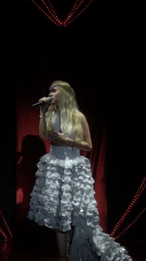 Vivian Hicks Instagram - @Labrinth #jealous full version on my YouTube tysm to all the music staff so honoured to be apart of the show ❤️Lysm #cuba #singing #grandmuthucayoguillermo