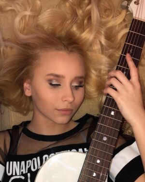 Vivian Hicks Instagram - “He’s Famous I’m Nameless“ ⭐️❤️ #fangirl 3 days #music #guitar 
#staytuned for more pics from shoot •Photoshoot 🎸 @lunaguitar •Photographer @alleylovemom