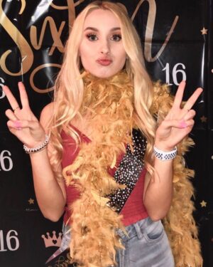 Vivian Hicks Instagram - OMG THANK YOU to everyone who made my sweet 16 special!! 🎈I will never forget it! Shout out to @champs_fec_milton for hosting my party, hooking us up with VIP private room. The food there was also next level! Also a special thanks for my people at @kellysbake who spoiled me with their vegan/gluten free cake & cupcakes 🧁 🎂 🔥🤯 #sweetsixteen #birthday #happy #champsfec #instabirthday #vip #vivianhicks #teamv #music
