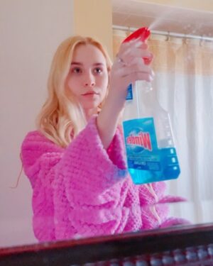 Vivian Hicks Instagram - Have you tried this challenge yet? 🧽 
@iambmwkenny #wipeitdownchallenge 🔥
I challenge @iamrubyjay and @lululambros 
I figure I would post this it took awhile! 
#wipeitdown #tiktok @tiktok #quarantine #covid19 #mirror #wipechallenge