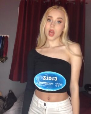 Vivian Hicks Instagram - That’s exactly how I feel ⭐️🎫!! Going to Hollywood ⭐️ tune in at 8pm @abcnetwork 
Thank you for the outpouring of support.  My audition didn’t air but I had an amazing opportunity, went to Hollywood and met so many talented artists.  Feeling blessed. #americanidol @americanidol ❤️🇨🇦🇺🇸
@katyperry @lionelrichie @lukebryan @lizzobeeating @tiktok