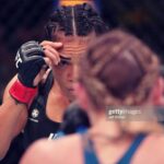 Vivianne Araújo Instagram - “Duvide do que vem fácil, E não desista do que é difícil.”🎯🦅 #tbt #ufcvegas54 #focus #resilience Vegas Baby