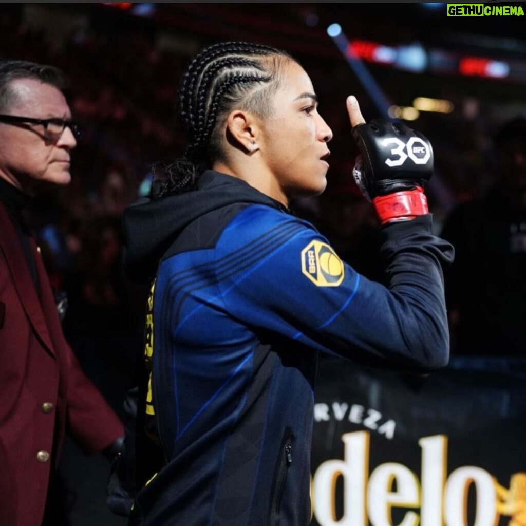 Vivianne Araújo Instagram - Reverses temporários são superados pela perseverança. Após um revés haverá sempre uma oportunidade para os que acreditam e lutam. “Bernardinho_oficial” #ufc285 T-Mobile Arena