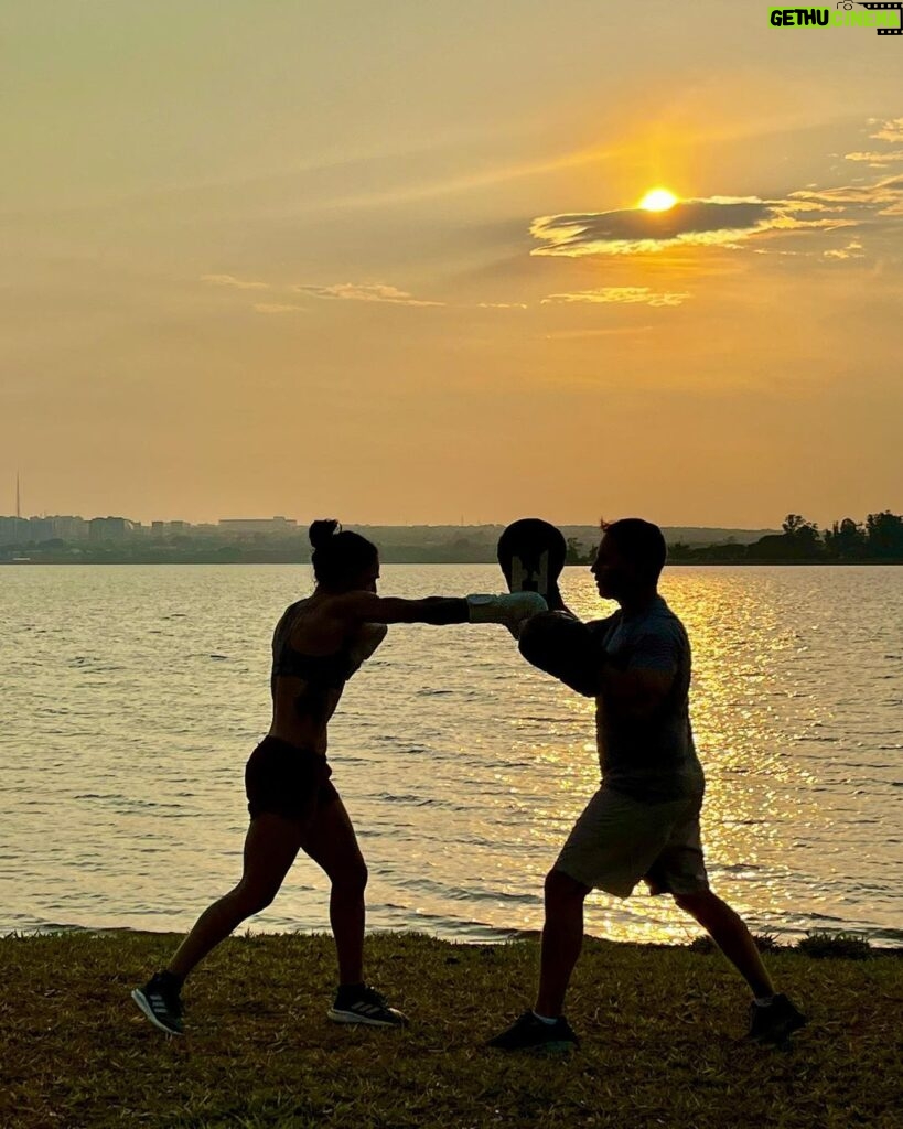 Vivianne Araújo Instagram - Working… 🔋💥 Making of UFC main event October 15th #ufc #ufcfightnight Bastidores das gravações para o countdown da luta principal dia 15 de outubro. Vamos com tudo