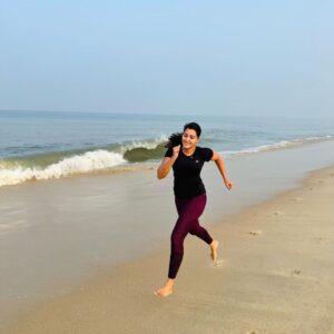 Viviya Santh Instagram - Because I love this picture 🏃‍♀️🏃‍♀️🏃‍♀️ 🏖 🏝 🌊💗 

#beachlover #beachgirl #beachrun #workoutmotivation #weekendmotivation