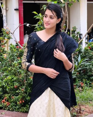 Viviya Santh Instagram - #halfsaree #dhawani #southindianattire💖