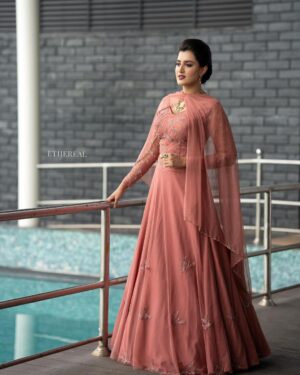 Viviya Santh Instagram - 👗: @ethereal.kochi
💄: @artistic_clan 
 💎: @ariabykollattjewellers