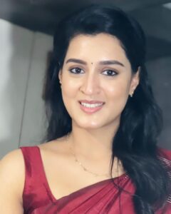 Viviya Santh Instagram - The state of being happy. #locationstill #shoottime #IndiraLooksLike Hi Tech City Hydrabad