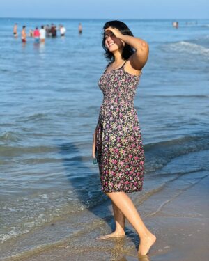 Viviya Santh Instagram - 🏖️ Saltwater cures all wounds.
You can find me where the sand meets the water.