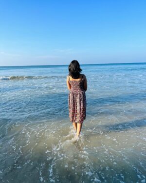 Viviya Santh Instagram - 🏖️ Saltwater cures all wounds.
You can find me where the sand meets the water.