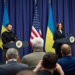 Volodymyr Zelenskyy Instagram - Вдячний за життєво важливу підтримку й лідерство Сполучених Штатів, які допомогли обʼєднати світ і вистояти проти російських ударів. Маємо й надалі бути разом – Україна та Америка, всі наші партнери. Маємо й надалі додавати абсолютно потрібної безпеки, досягати спільних результатів, збільшувати стійкість нашого спротиву російській агресії та щодня доводити Путіну, що його ненависть до людей і свободи ніколи не переможе нашу єдність – єдність вільного світу. 🇺🇦 🇺🇸 —— I am grateful for the United States‘ vital support and leadership, which helped rally the world and withstand Russian attacks. We must continue to stand together, Ukraine, America, and all of our partners. We must continue to contribute to the much-needed security, achieve joint results, strengthen our resilience and resistance to Russian aggression, and demonstrate to Putin every day that his hatred of people and freedom will never defeat our unity—the unity of the free world. 🇺🇦🇺🇸