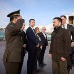 Volodymyr Zelenskyy Instagram - Попереду два важливі дні. Заплановані зустрічі з партнерами в Німеччині та Франції, нові домовленості та участь у Мюнхенській безпековій конференції. Нова архітектура безпеки для України, нові можливості. Робимо все, щоб якнайшвидше закінчити війну на справедливих українських умовах та забезпечити надійний мир. 🇺🇦 🇩🇪 🇫🇷 ____ I am starting two important days. Meetings with partners in Germany and France, new agreements, and the Munich Security Conference. A new security architecture for Ukraine, as well as new opportunities. We are making every effort to end the war as soon as possible on fair Ukrainian terms and ensure a lasting peace. 🇺🇦 🇩🇪 🇫🇷