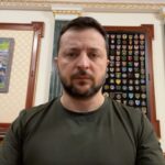 Volodymyr Zelenskyy Instagram - Лише від минулого вечора й до ранку сьогодні вдалося знищити сорок «шахедів» – більшість із застосованих Росією. Майже увесь цей результат – наших мобільних вогневих груп. У різних регіонах – Київщина, Житомирщина, Вінниччина, Одеська, Миколаївська, Херсонська, Кіровоградська, Черкаська області, наша Дніпровщина. Я дякую кожному воїну, які й зараз, і щодоби – на бойовому чергуванні, рятують нашу інфраструктуру, наших людей. Від початку року й по цей час збито вже 359 «шахедів». Влучність наших захисників неба, робота РЕБ, підтримка кожного з наших партнерів щодо повітряного щита – це буквально порятунок життів. Працюємо, щоб додати більше ефективності нашим мобільним вогневим групам та щоб ще більше регіонів України отримали захисні системи РЕБ. Це – один із ключових пріоритетів року. Я дякую всім, хто від 24 лютого б’ється і працює, щоб зміцнити Україну! Дякую усім, хто в Україні та разом з Україною. Слава Україні!