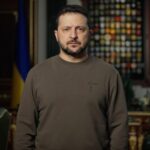 Volodymyr Zelenskyy Instagram - Сьогодні відзначив державними нагородами, зокрема «Хрестами бойових заслуг» та орденами «Золота Зірка», наших воїнів. Солдатів, сержантів, офіцерів та генералів. Героїв цієї війни. Тих, хто вже зараз – в історії нашої держави. І серед них – підполковник Збройних Сил України Вʼячеслав Агеєв. Саме його підрозділ у травні 23-го року вперше знищив російську балістичну ціль – ракету, якою у Москві завжди хвалилися, ніби ніхто не зможе її збити. Українці змогли. Званням Герой України відзначив генерала Валерія Залужного та генерал-лейтенанта Кирила Буданова. Вдячний кожному. І загалом від початку повномасштабної війни вже понад 70 тисяч воїнів із різних елементів Сил оборони та безпеки України відзначені державними нагородами. Це хоробрість, яка дає силу Україні. Слава всім, хто б’ється й працює, щоб Україна перемогла! Слава всім, хто допомагає! Слава Україні!