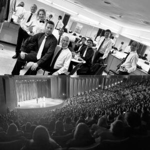 Welder Rodrigues Instagram - Curitiba!♥️♥️♥️Muito obrigado! Sessão incrível do nosso Grande Desencontro @ciabarbixas @comediamm 🙃 No próximo final de semana tem Hermanoteu em Brasília, até lá!