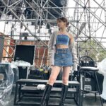 Wendy Instagram - 나의 첫 페스티벌 SLSL🤍 우리 키보드 & 밴드 마스터 Klozer님💕 (@producer_klozer) 기타에 정원준님💕 (@juuuuuuuuun) 베이스에 김성수님💕 (@musician_kss) 드럼에 김수준님💕 (@_rummer_d) 너무 행복했구 감사드립니당🙏🤍 최고에요🤍 비 오는 날에도 불구하고 보러 와준 우리 러비들도 너무 고맙구 감기 조심해요!!💙 사랑해ㅐㅐㅐ🥹