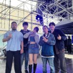 Wendy Instagram - 나의 첫 페스티벌 SLSL🤍 우리 키보드 & 밴드 마스터 Klozer님💕 (@producer_klozer) 기타에 정원준님💕 (@juuuuuuuuun) 베이스에 김성수님💕 (@musician_kss) 드럼에 김수준님💕 (@_rummer_d) 너무 행복했구 감사드립니당🙏🤍 최고에요🤍 비 오는 날에도 불구하고 보러 와준 우리 러비들도 너무 고맙구 감기 조심해요!!💙 사랑해ㅐㅐㅐ🥹