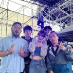 Wendy Instagram - 나의 첫 페스티벌 SLSL🤍 우리 키보드 & 밴드 마스터 Klozer님💕 (@producer_klozer) 기타에 정원준님💕 (@juuuuuuuuun) 베이스에 김성수님💕 (@musician_kss) 드럼에 김수준님💕 (@_rummer_d) 너무 행복했구 감사드립니당🙏🤍 최고에요🤍 비 오는 날에도 불구하고 보러 와준 우리 러비들도 너무 고맙구 감기 조심해요!!💙 사랑해ㅐㅐㅐ🥹