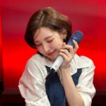 Wendy Instagram - 리무진 서비스 가서 노래 부르고 왔어요🩵 러비들이 선물해준 예쁜 파란색 마이크 들고 아주 행복하게 노래하고 왔다구🎤🩵 항상 고마워🩵
