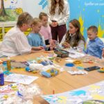 William, Prince of Wales Instagram - ‘Vsi Razom’ means ‘All Together’ in Ukrainian, and the Vsi Razom Community Hub in Bracknell lives up to its name. The hub does amazing work to help Ukrainians settle into life in the UK with donations, mental health support and even arts and crafts sessions for children🇺🇦