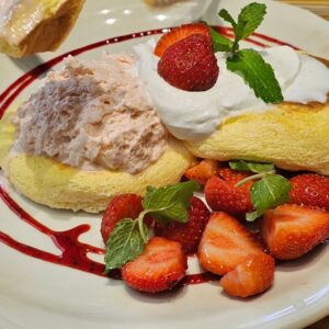 William Li Instagram - Food from Japan part 1

Melon pan w matcha ice cream
Gyukatsu
Totoro cream filled stuff
Strawberry souffle pancakes
The best damn katsudon ever