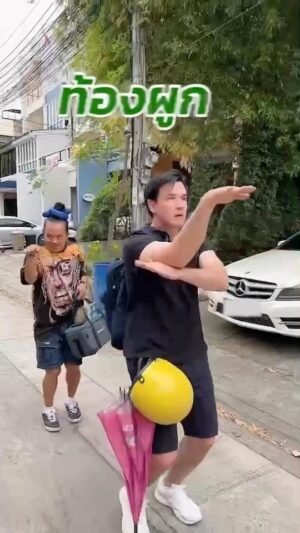 Willie McIntosh Instagram - ตัวตึง อะ มา วะ วะ แว๊ววว 
#คนดังย่านเยาวราช #ท่าเต้นงู #ตัวตึงเยาวราช #ตัวตึงลำโพงแตก #ท่างูในตำนาน #ผงผัก30ชนิด #ไฟเบอร์สูง #กินง่าย #ถ่ายคล่อง #พกพาง่าย #WynnfarmVeggie #วินฟาร์มเวจจี
#WillieMcintosh #วิลลี่แมคอินทอช
#เสนาหอย