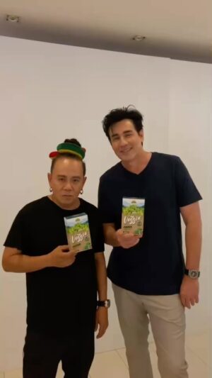 Willie McIntosh Instagram - ภาษาอังกฤษพอได้ แต่ภาษาไทยไม่ได้เลย
#โบ๊ะบ๊ะ #ผงผัก30ชนิด #ไฟเบอร์สูง #กินง่าย #ถ่ายคล่อง #พกพาง่าย 
#WynnfarmVeggie #วินฟาร์มเวจจี

เวจจี สุดรักของข้าอยู่ไหนนนนนนนน
#ลิงน้อย #ตลก #โบ๊ะบ๊ะ #ผงผัก30ชนิด #ไฟเบอร์สูง #กินง่าย #ถ่ายคล่อง #พกพาง่าย #WynnfarmVeggie #วินฟาร์มเวจจี