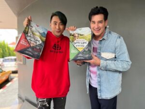 Willie McIntosh Instagram - 💕บริการทุกระดับประทับใจ  ส่งมอบอาหารสุนัข Opti Life Prime สูตรปลาแซลมอนและสูตรไก่ ให้น้องบอล เชิญยิ้ม  คุณพ่อของน้อง Alaskan Malamute 

🐕Opti Life Prime สูตรปลาแซลมอน  ทำจากเนื้อปลาแซลมอนอบแห้ง ถึง 45%  เสริมบำรุงขนให้เงางามด้วยโอเมก้า 3 และ 6 จากน้ำมันปลาแซลมอน  อร่อยแบบสุขภาพดีแบบนี้ ผม…วิลลี่คอนเฟิร์ม 

💖สุขภาพดีเริ่มต้นด้วย Opti Life Prime หอมอร่อยด้วยโปรตีนคุณภาพจากเบลเยี่ยม

สอบถามข้อมูลเพิ่มเติม หรือ สั่งซื้อได้ที่ 
https://shop.line.me/@optilifedogcat

ทักแชท ผ่าน Line official @Optilifedogcat หรือ 
คลิ๊กมาที่ https://line.me/R/ti/p/@653ojqmx

#อาหารหมา
#Optilifedogandcat
#สุขภาพสุนัขดีต้องOptilife
#หมากินยากต้องOptilife
#อาหารสุนัขgrainfree
#อาหารสุนัขเทียบเท่าBarf
#วิลลี่แมคอินทอช
#เสนาหอย