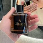 Willyrex Instagram - La mejor manera de empezar el día es con un buen olor, sin duda un regalo con el que acertarás para estas navidades. @Gisadaofficial @douglascosmetics_es #Gisada #Ambassador #Douglas #Switzerland #Parfum #beauty #amazing