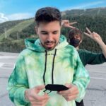 Willyrex Instagram - “Ponte que te hago una foto” en mitad de la carretera y tus amigos delante haciendo el bobo para que te rias y salgas 😑