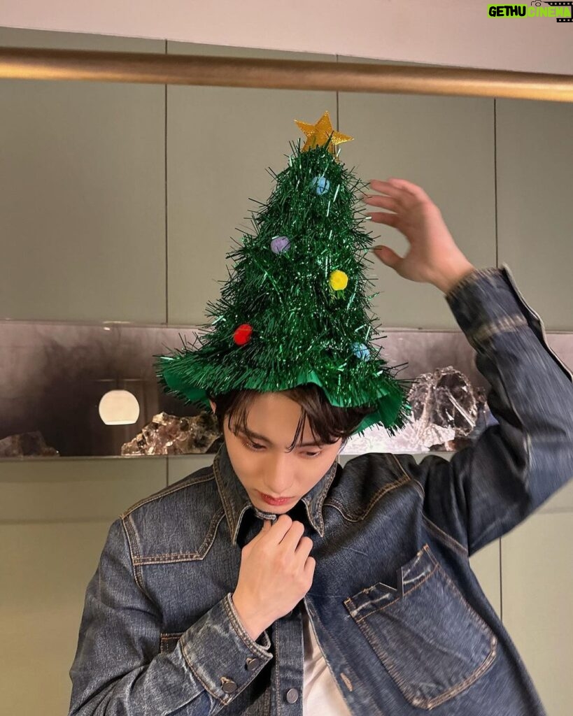 Winwin Instagram - Merry Christmas 🎄❄️