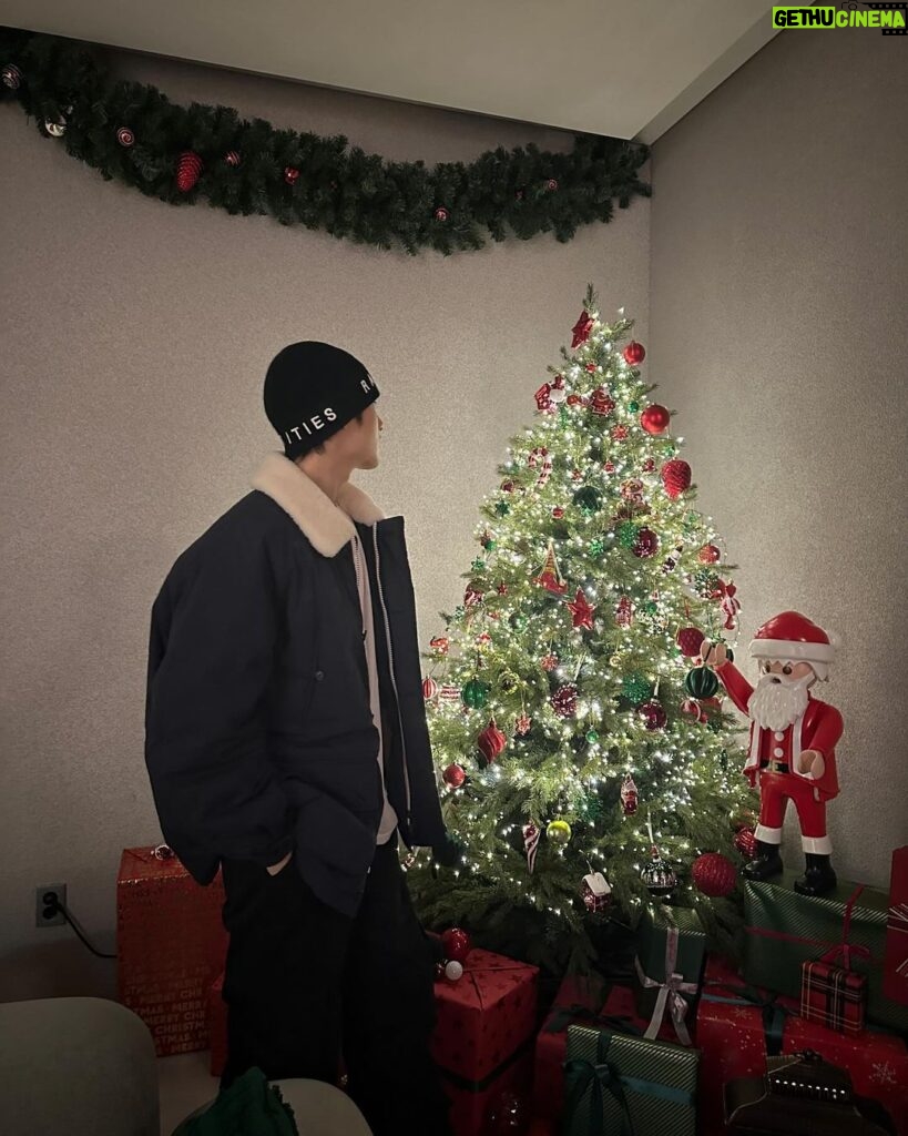 Winwin Instagram - Merry Christmas Eve🔔🦌