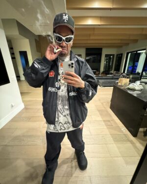 Wiz Khalifa Instagram - My joints burn 45 minutes fuck is you talkin bout.