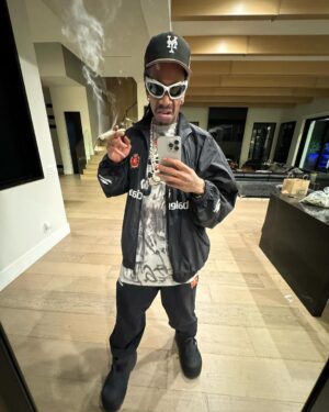 Wiz Khalifa Instagram - My joints burn 45 minutes fuck is you talkin bout.