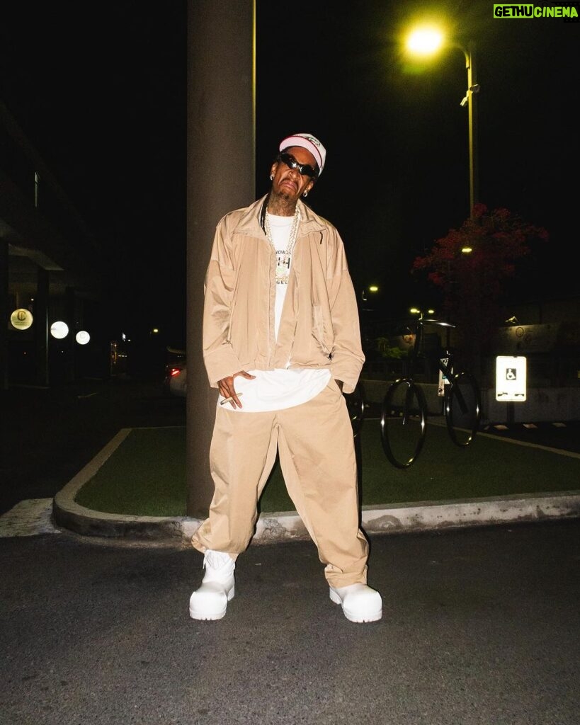 Wiz Khalifa Instagram - Stompin on business