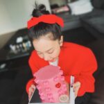 Woranuch Bhirombhakdi Instagram - งั้ม งั้มมมม 💕 @holidaypastry #SpreadLovewithHolidayPastry #HolidayPastryVDay #HolidayPastry