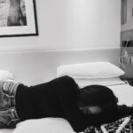 Woranuch Bhirombhakdi Instagram - ที่นอนดึกไม่ใช่ไม่ง่วง แต่เป็นห่วงคนที่ยังไม่นอน 💤