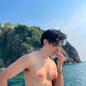 Worrachai Sirikongsuwan Instagram - นี่มันน่าร้อนหรือน่ารักวะ  ไม่ไหวละนะ!!! ☀️🔥😜 #tapeworrachai