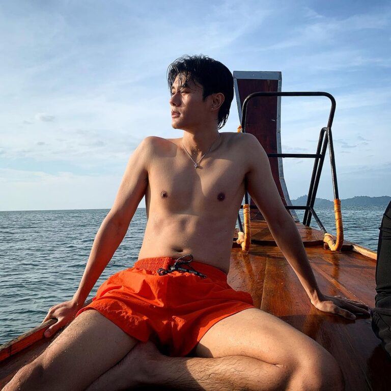 Worrachai Sirikongsuwan Instagram - ไอ้หนุ่มเตี่ยวส้ม 🙉 #tapeworrachai เกาะไก่ ทะเลแหวก จ. กระบี่